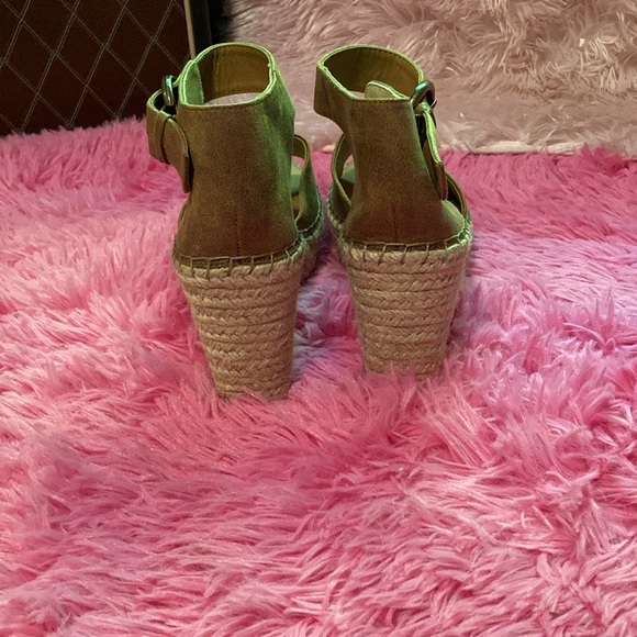 White Mountain Viewridge medium tan wedge espadrille sandals w/ankle closure 8 - Picture 4 of 11